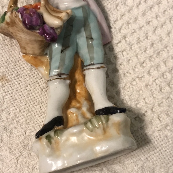 Lady & a basket of fruit figurine - Picture 8 of 11